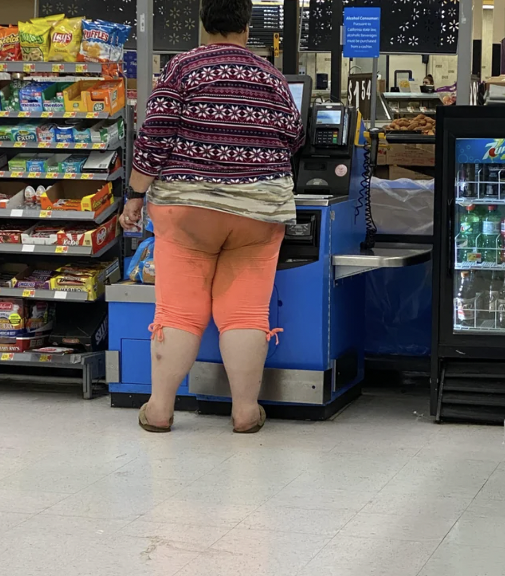 27 Trashy People of Walmart