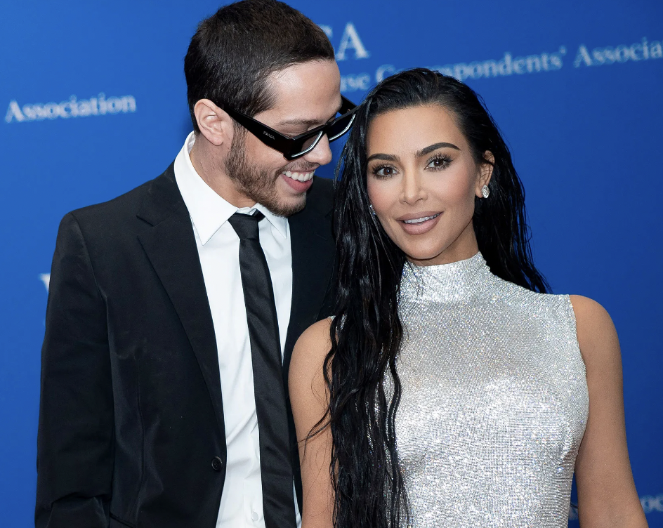 18 Celebrity Couples Out-Kicking Their Coverage