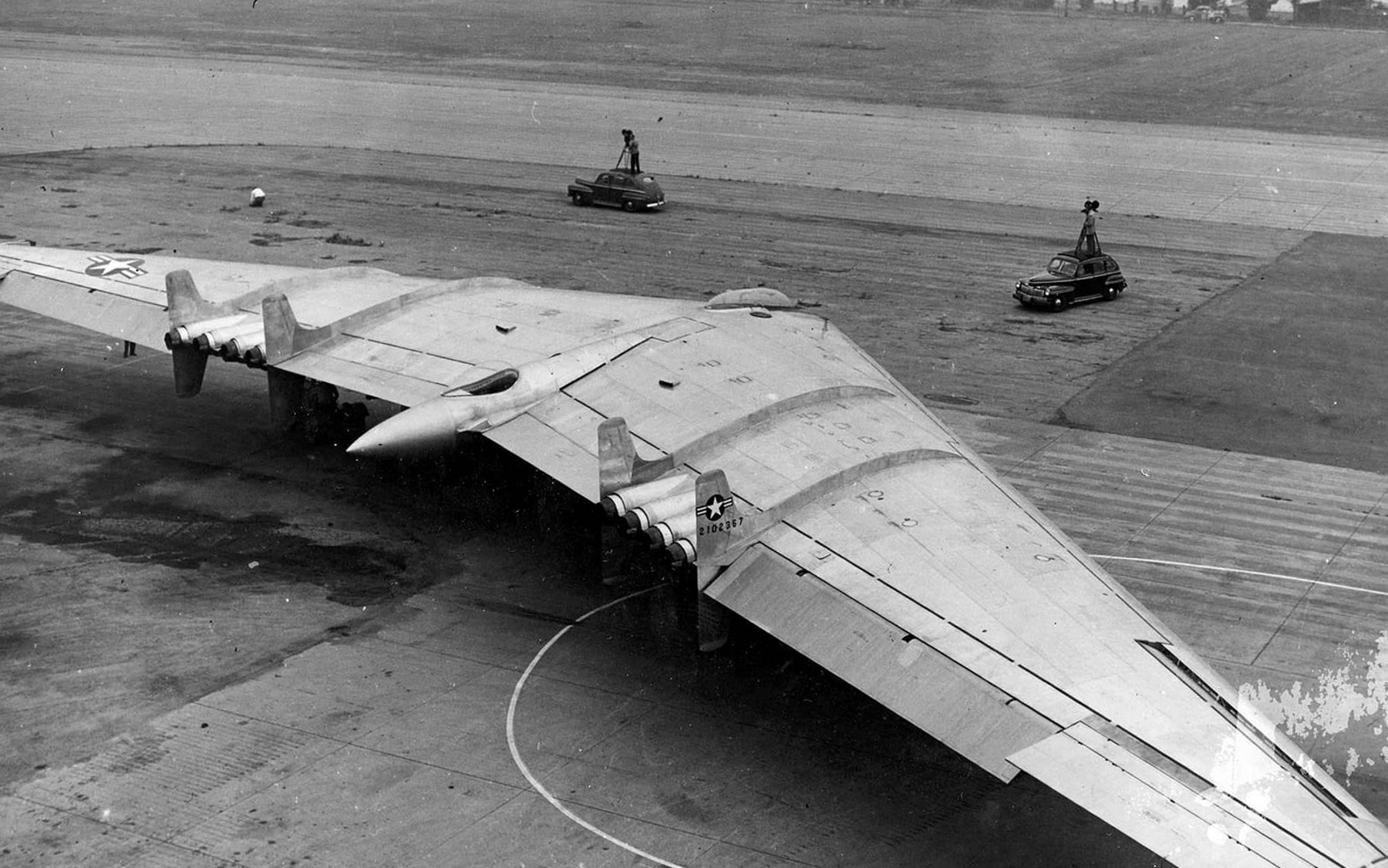 1947: Northrop YB-49 heavy turbojet bomber