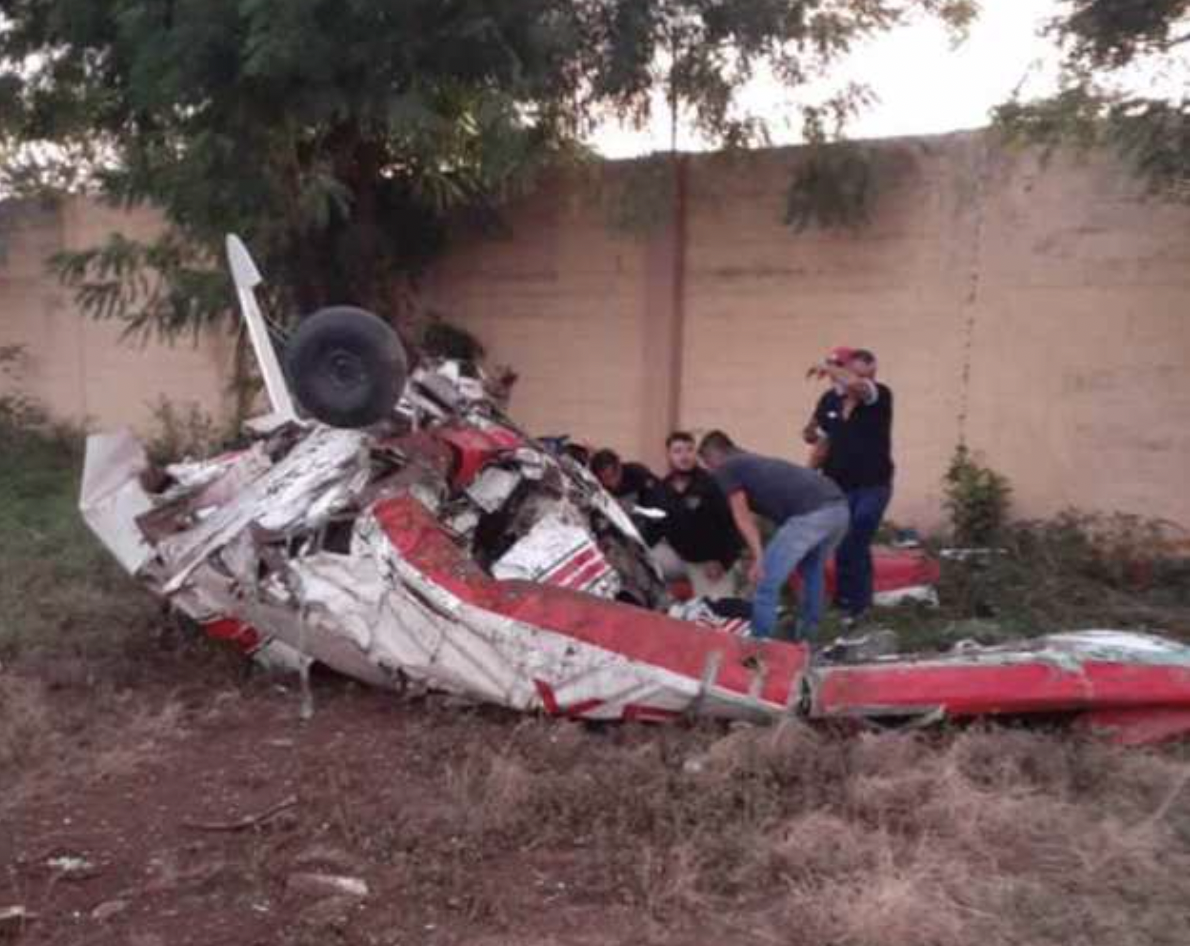 Pilot dies after a plane crashes during gender reveal party in Mexico. This is the aftermath.