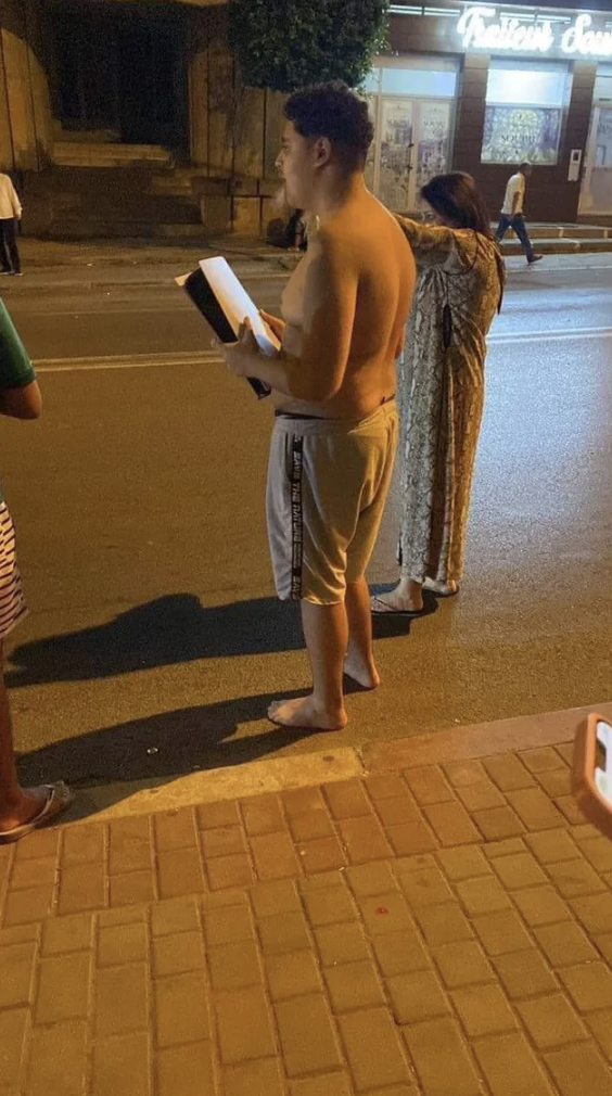 This guy left the house with his Playstation 5 after a strong earthquake hit Morocco