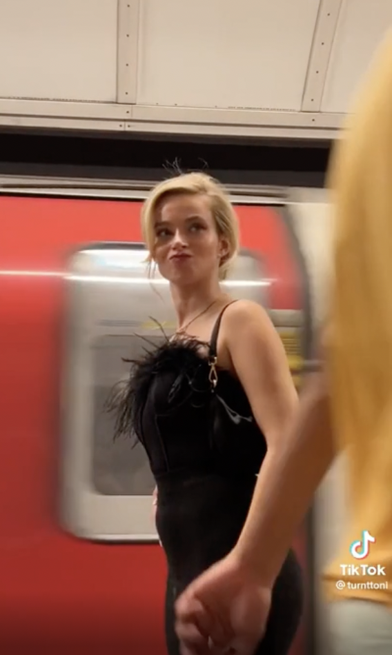 Influencer upset she can’t film an “aesthetic” video in the London Underground.