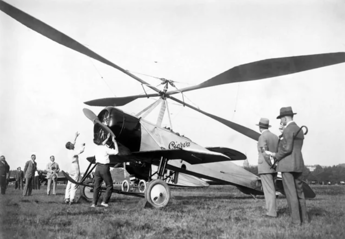 The autogyro of Juan de la Cierva before the crossing of the English Channel from London to Paris. On 18 September 1928, it became the first rotating wing aircraft to cross the Channel.