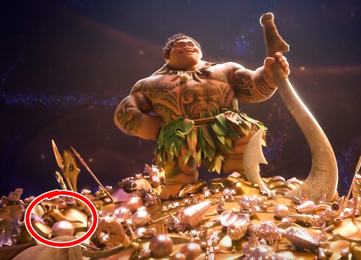 The genie’s lamp from “Aladdin” makes a quick cameo on Tamatoa’s shell in “Moana.”