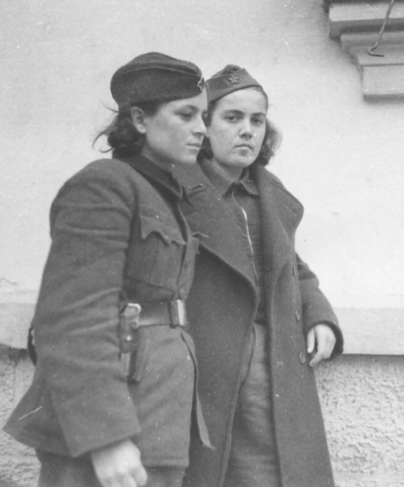 Two young resistance fighters in Josip Tito’s partisan army during the Second World War. The woman on the left is 15 year old Fana Kočovska, the youngest recipient of Yugoslavia’s Order of the National Hero, 1943.