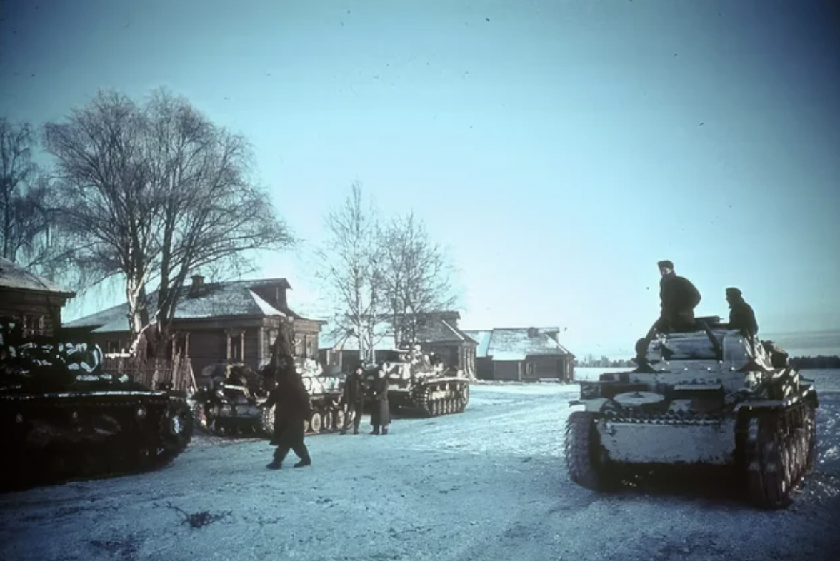 Panzer II and III in winter camouflage during Operation Typhoon, near Moscow, Soviet Union, November 1941.