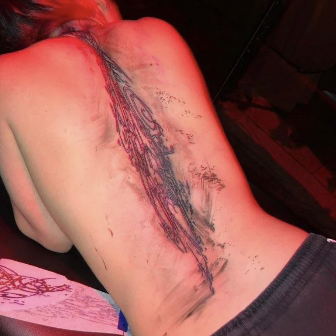 Billie Eilish’s new back tattoo. 