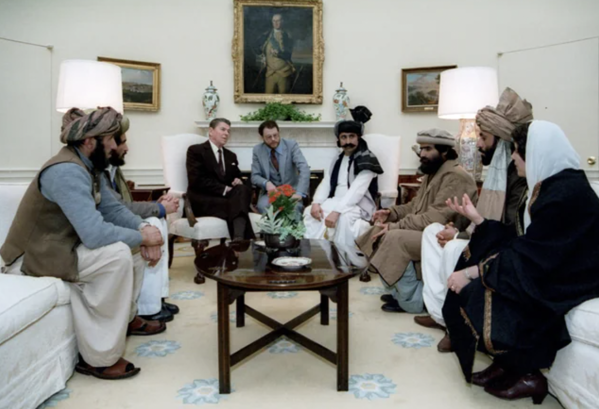 Mujahidin In The Oval Office With Reagan.