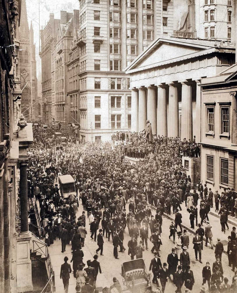 A crowd forms on Wall Street during the Bankers Panic of 1907.