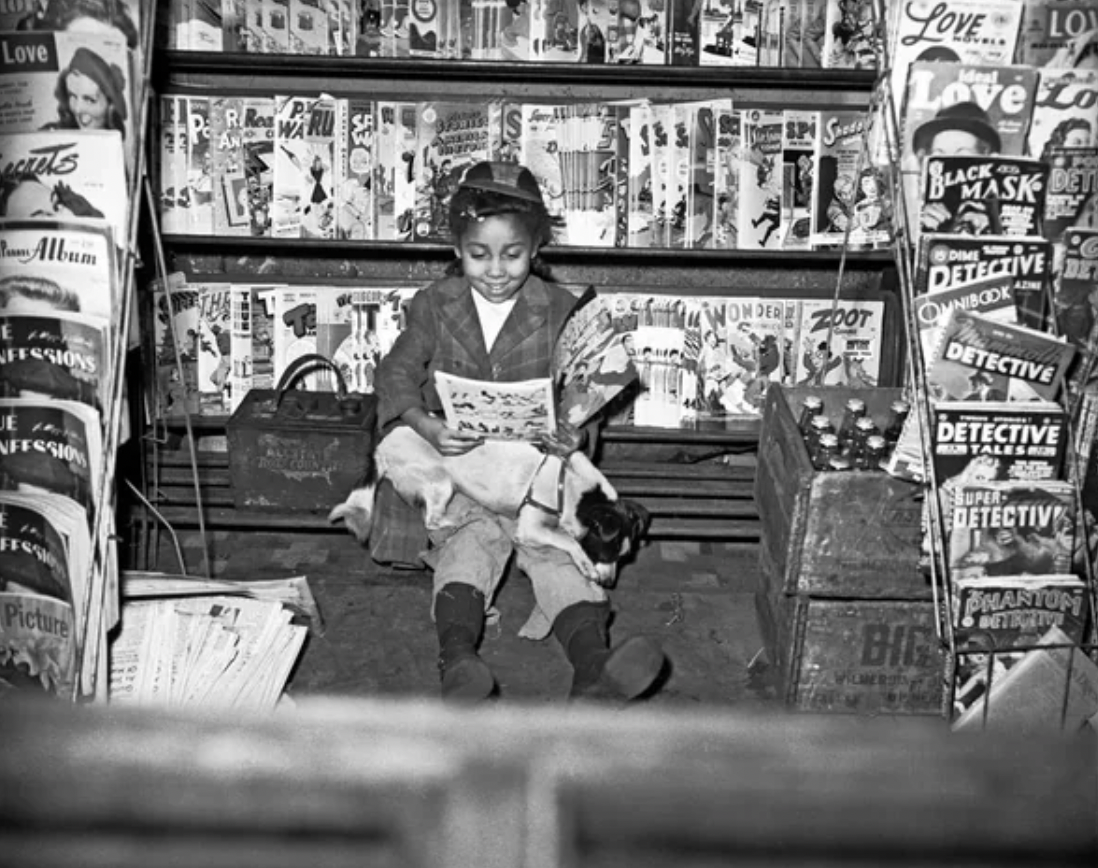 1930's people reading comic - Love Album Fessions Fession Picture Love Lo Love Lo Bask Detective Nibook Big Detective Detective Murtales Super Detectiv Smartop Betugeve