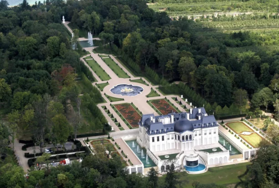 Château Louis XIV. This property was purchased for $301 million by Saudi prince Mohammad bin Salmam.