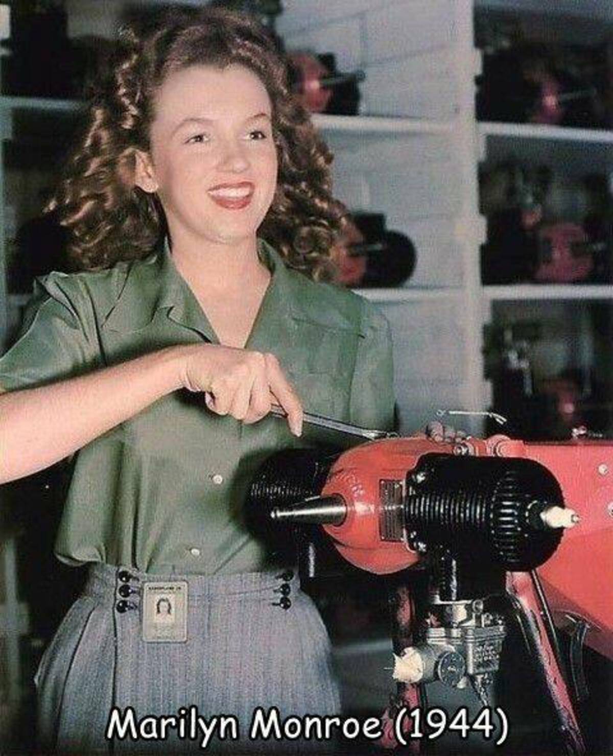 marilyn monroe drones - Sme i C Marilyn Monroe 1944