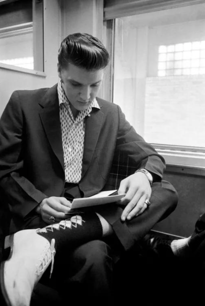 1956 On the train from Richmond, Virginia to New York, Elvis reads a fan letter to DJ Fontana.