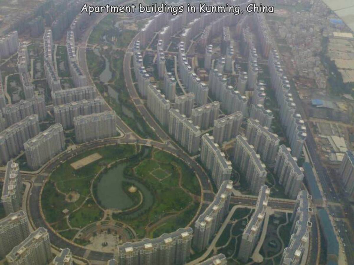 eiffel tower - 616162 111 Misso Apartment buildings in Kunming, China