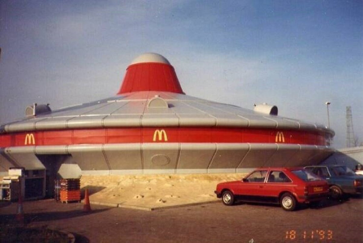 alconbury spaceship mcdonald's - B W W