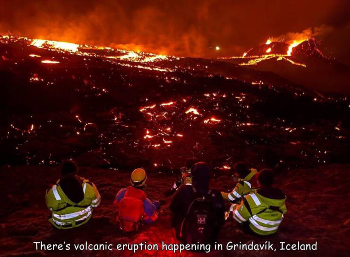 fire - There's volcanic eruption happening in Grindavk, Iceland
