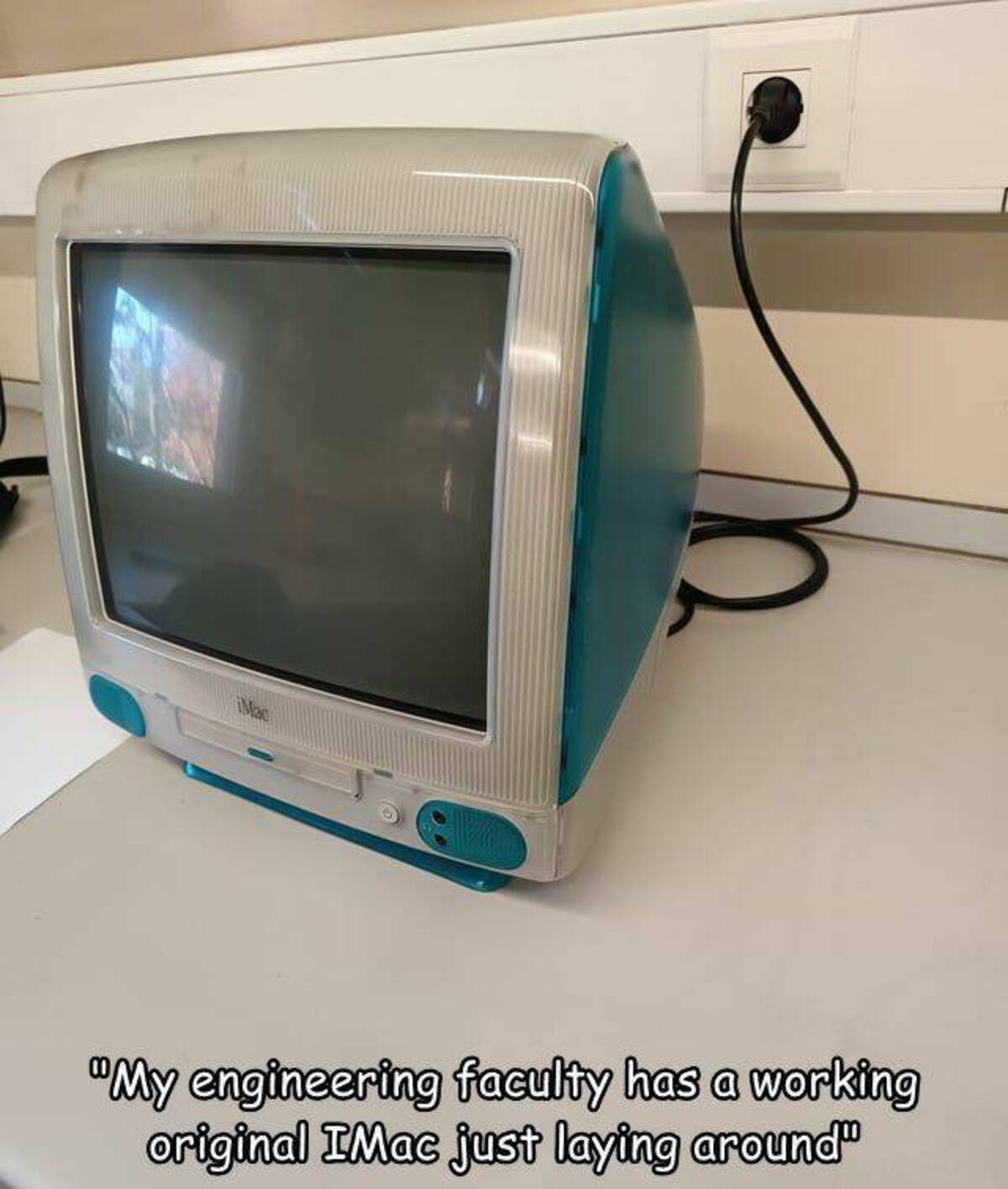 screen - "My engineering faculty has a working original Imac just laying around"