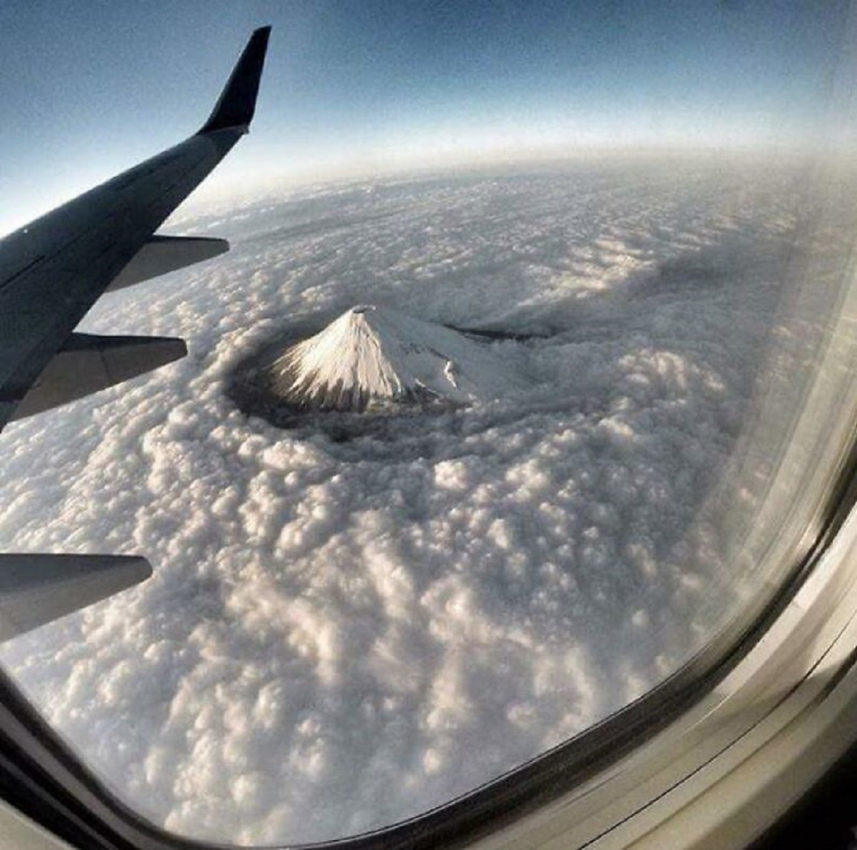 fascinating photos - mount fuji from plane