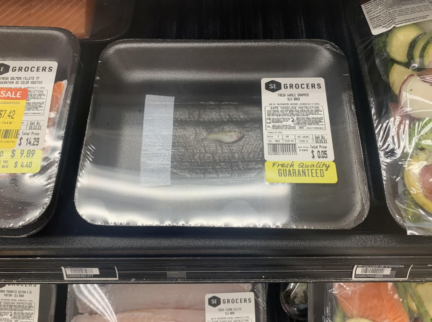 electronics - E Grocers Fresh Salmon Fun Montan A Cold Sale 57.42 Tatal Price S 14.29 $9.89 $4.40 20 Wote Se Grocers Publ Se Grocers Fresh Woll Shipper The Best M Talal Pric Fonteatter $ 0.05 Fresh Quality Guaranteed Pearrves