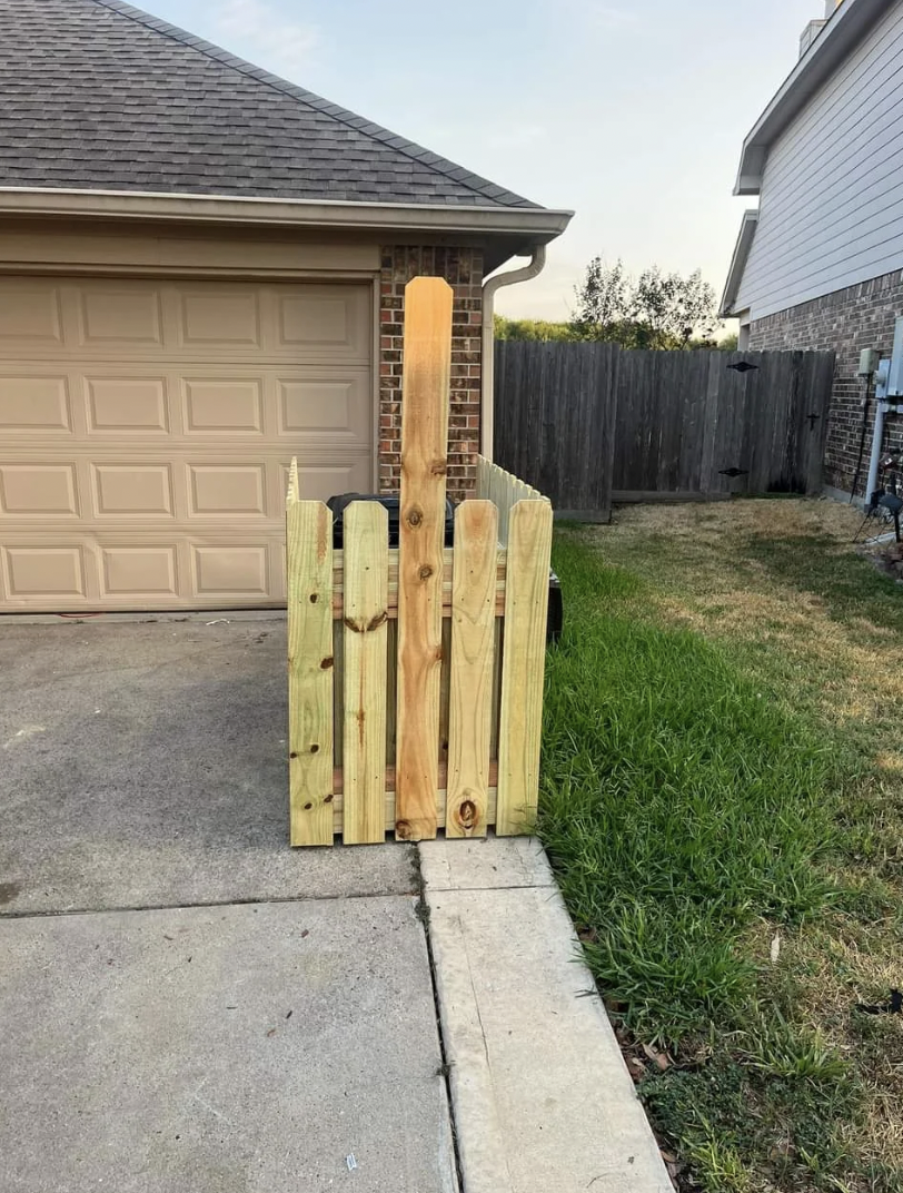 hoa garbage can fence