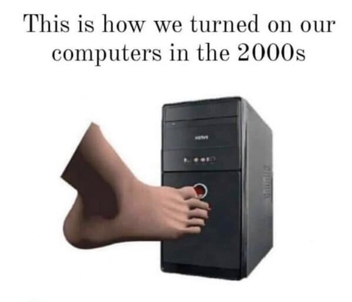 we turned on our computers in the 2000s - This is how we turned on our computers in the 2000s