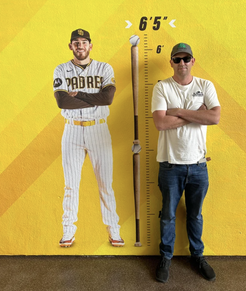 baseball player - Padre 6'5" 6'