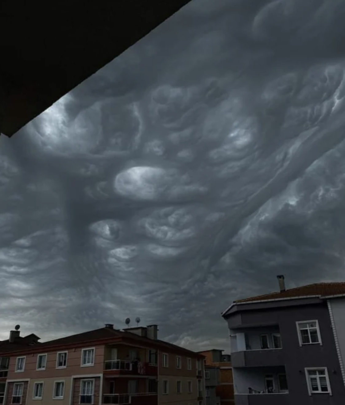 Supercells, Mammatus Clouds, and 26 Incredible Weather Events