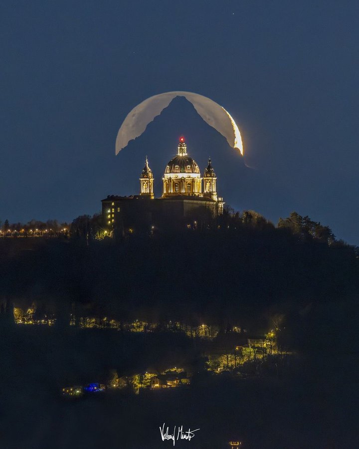 cathedral mountain moon - Ce Circ Plej