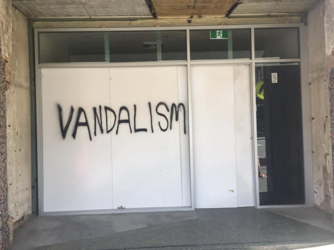 door - Vandalism