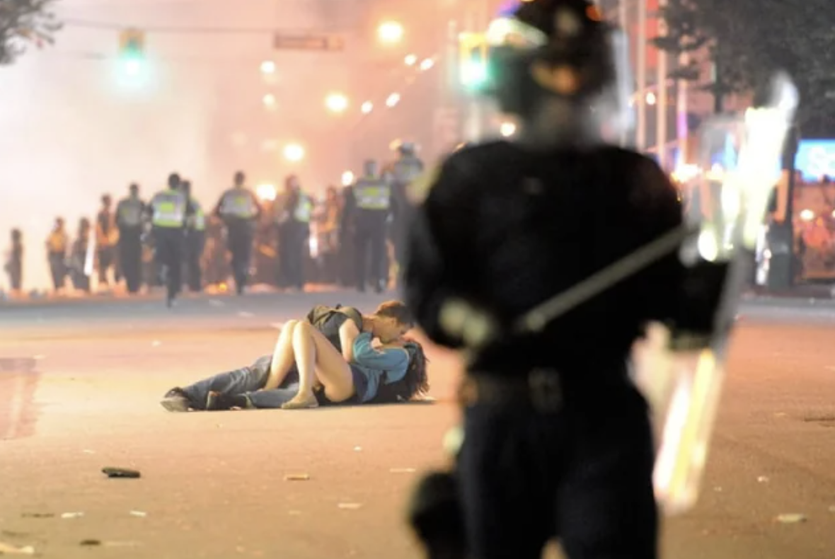 vancouver riot kissing couple