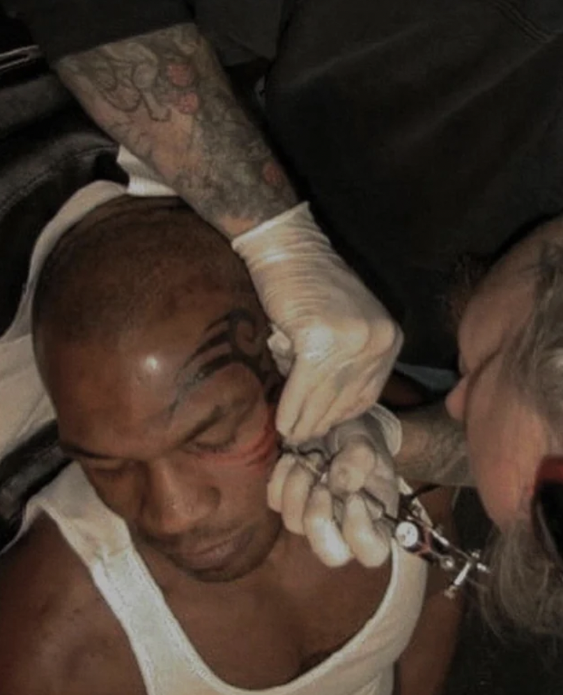 did mike tyson get his face tattoo