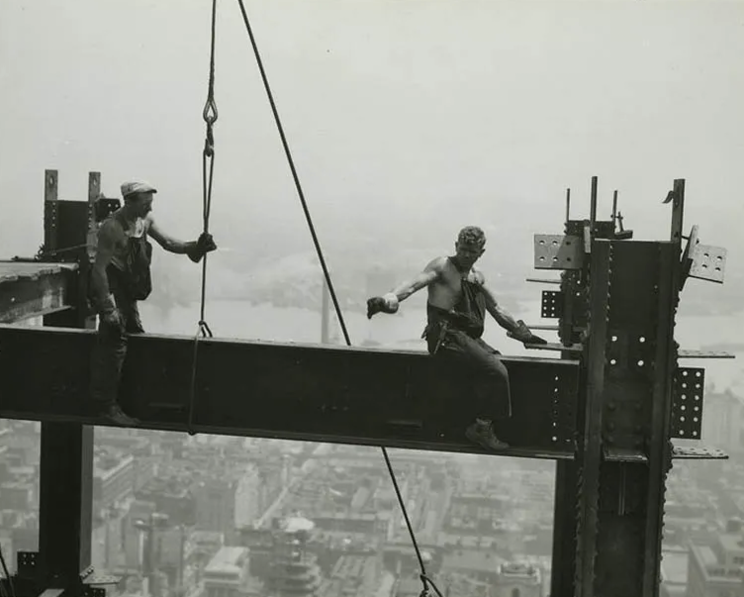 people building empire state building