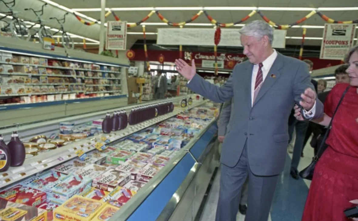 Soviet official Boris Yeltsin visits a grocery store in Texas shortly before collapse of the USSR.