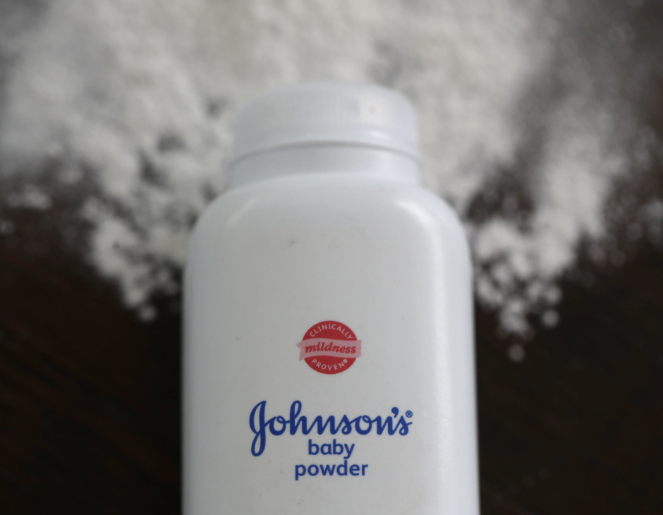 johnson & johnson talc powder - mildness Prover Johnson's baby powder