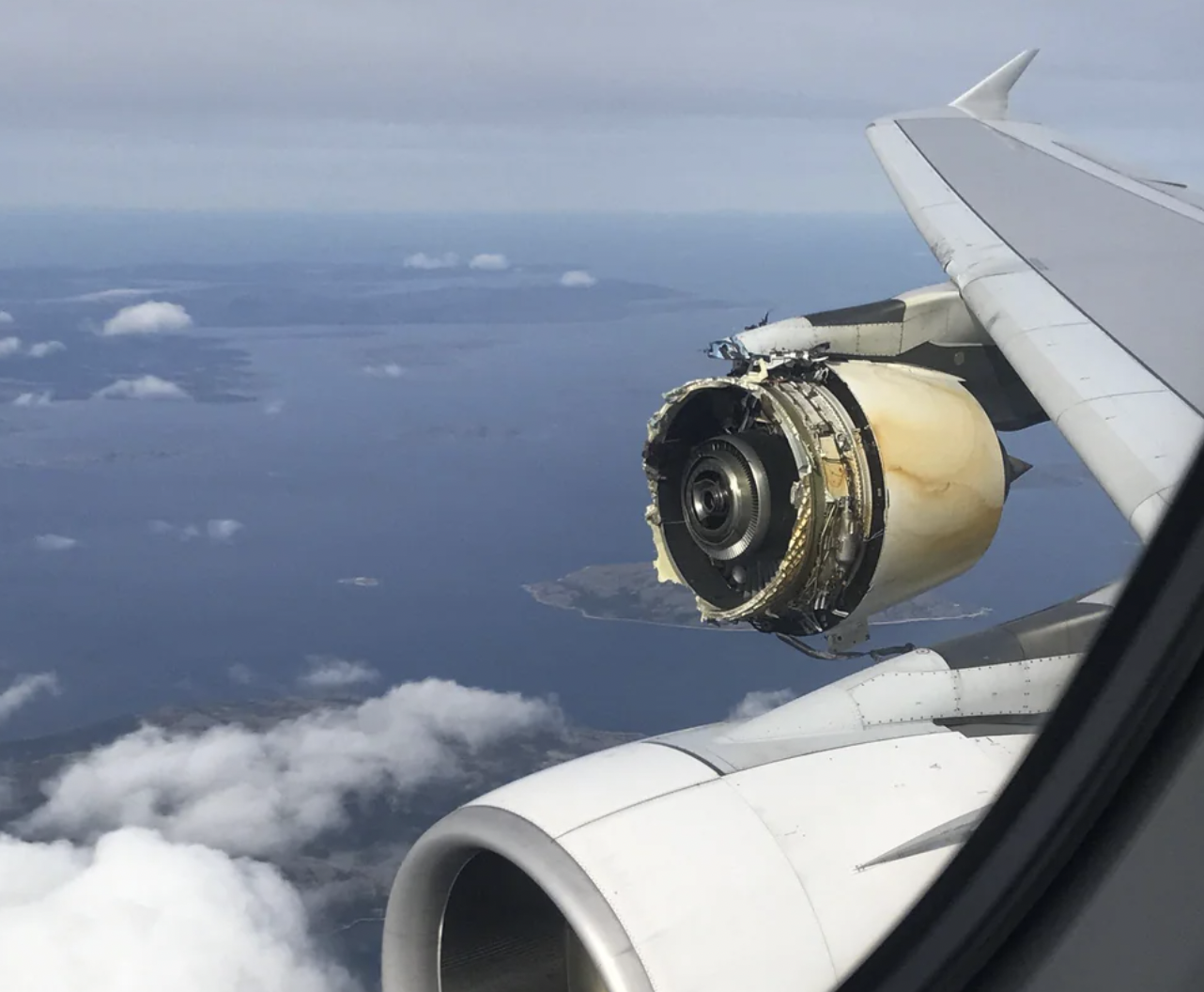 air france a380 engine failure