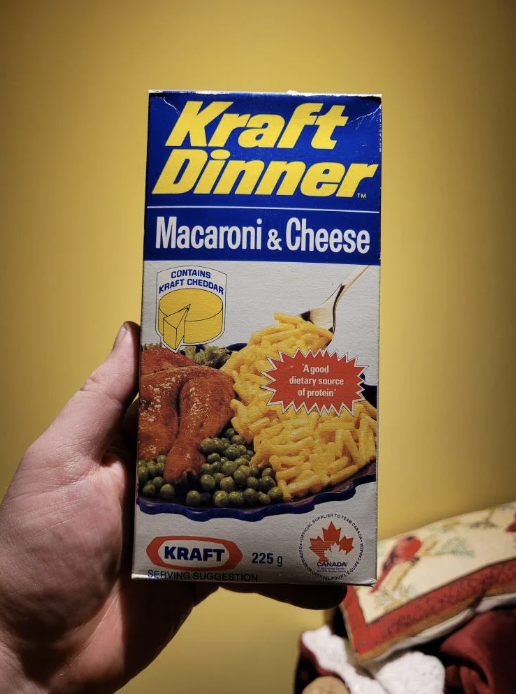 breakfast cereal - Kraft Dinner Macaroni & Cheese Contains Kraft Chedgar Kraft 225 g Ad of protein