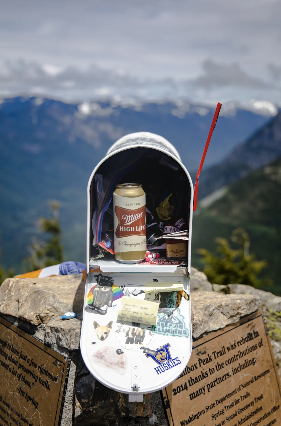 summit - Hoping Highl Huskies box Peak Trail was rebol 2014 thanks to the contributions of many partners, including Spring True Tra Wadingte State Depart f Sound Gr