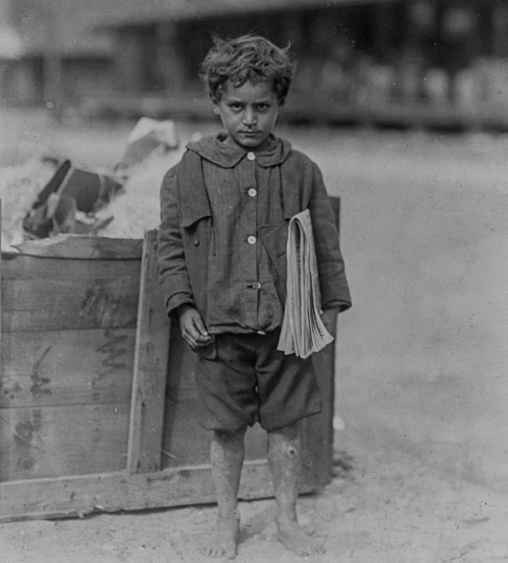 lewis hine newsboys