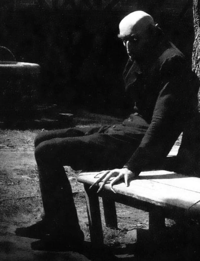 max schreck relaxing behind the scenes of nosferatu 1922