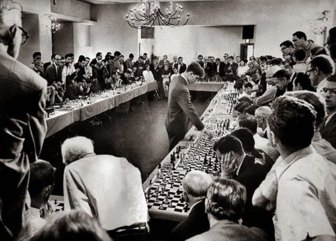 bobby fischer playing 50 opponents