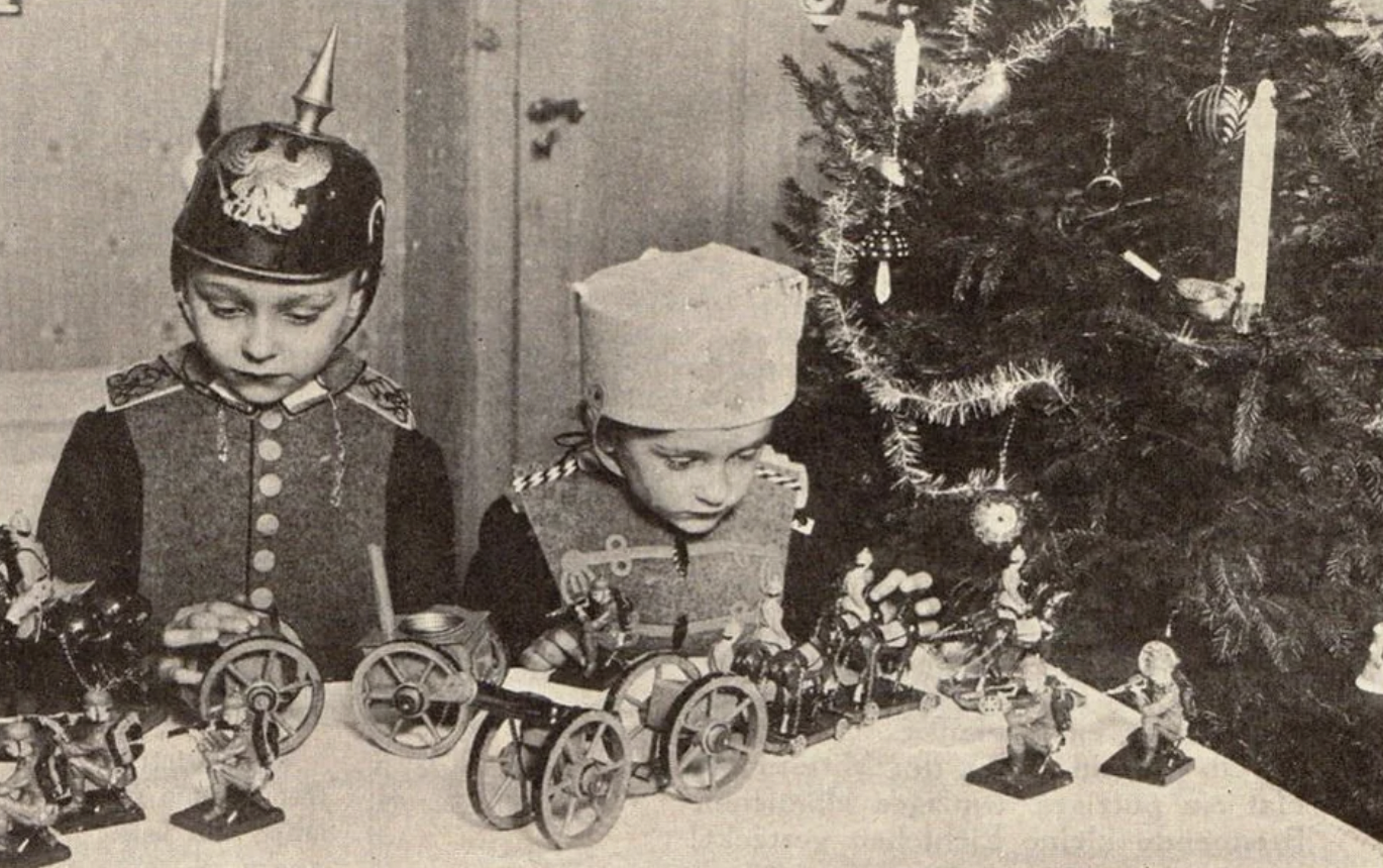 German children trying out the latest in war toys. German Empire, WWI era.