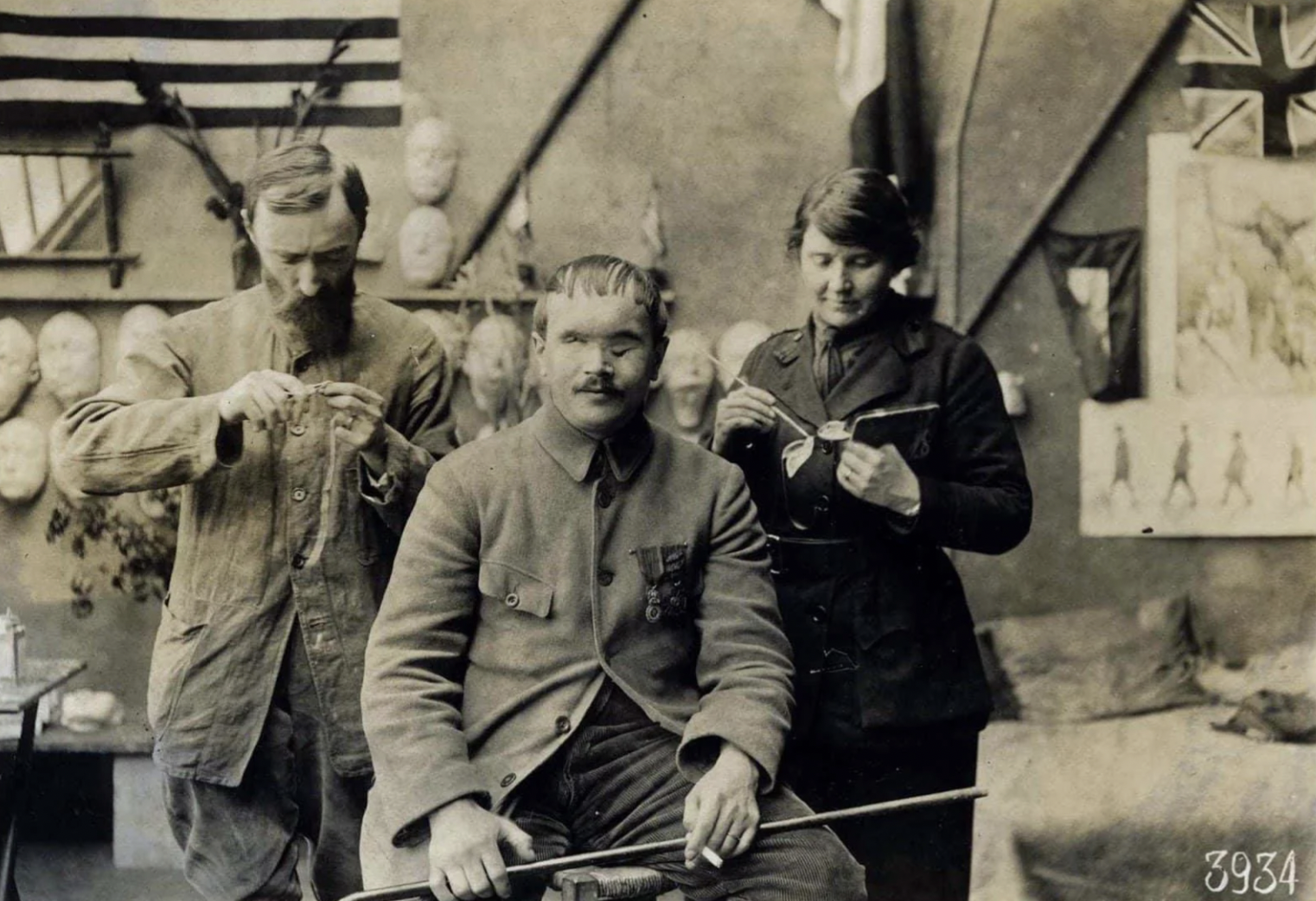 17 Harrowing WWI Soldier Being Fitted For Prosthetic Masks 