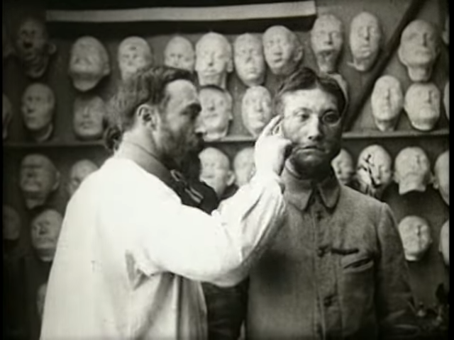 17 Harrowing WWI Soldier Being Fitted For Prosthetic Masks 