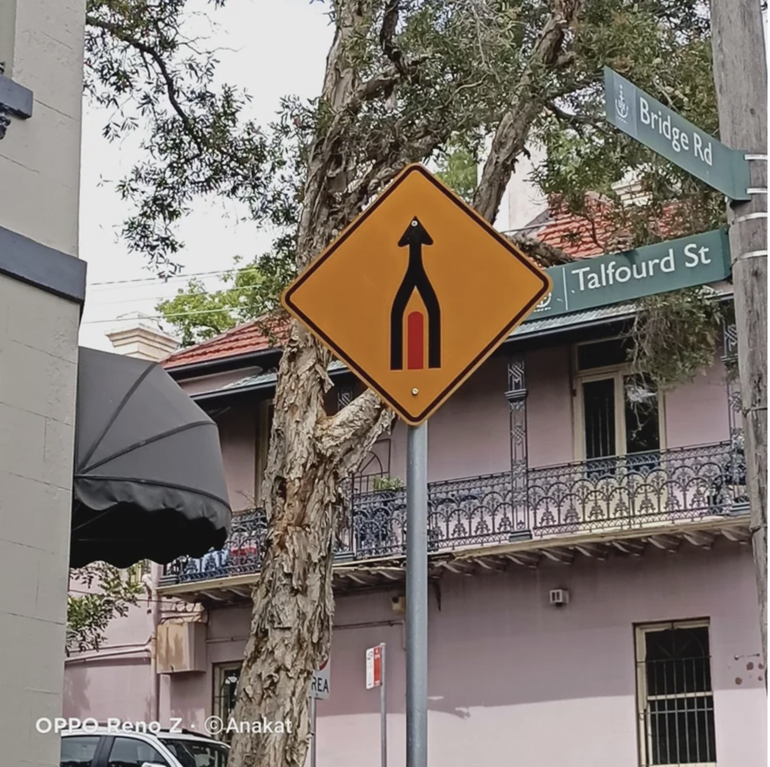 traffic sign - Oppo Reng Anakat Bridge Rd Talfourd St