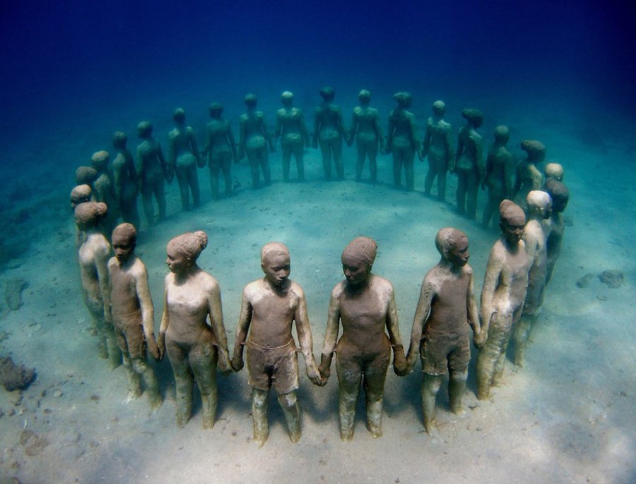 Viccisitudes by Jason Decaires Taylor, Grenada Underwater Sculpture Park.