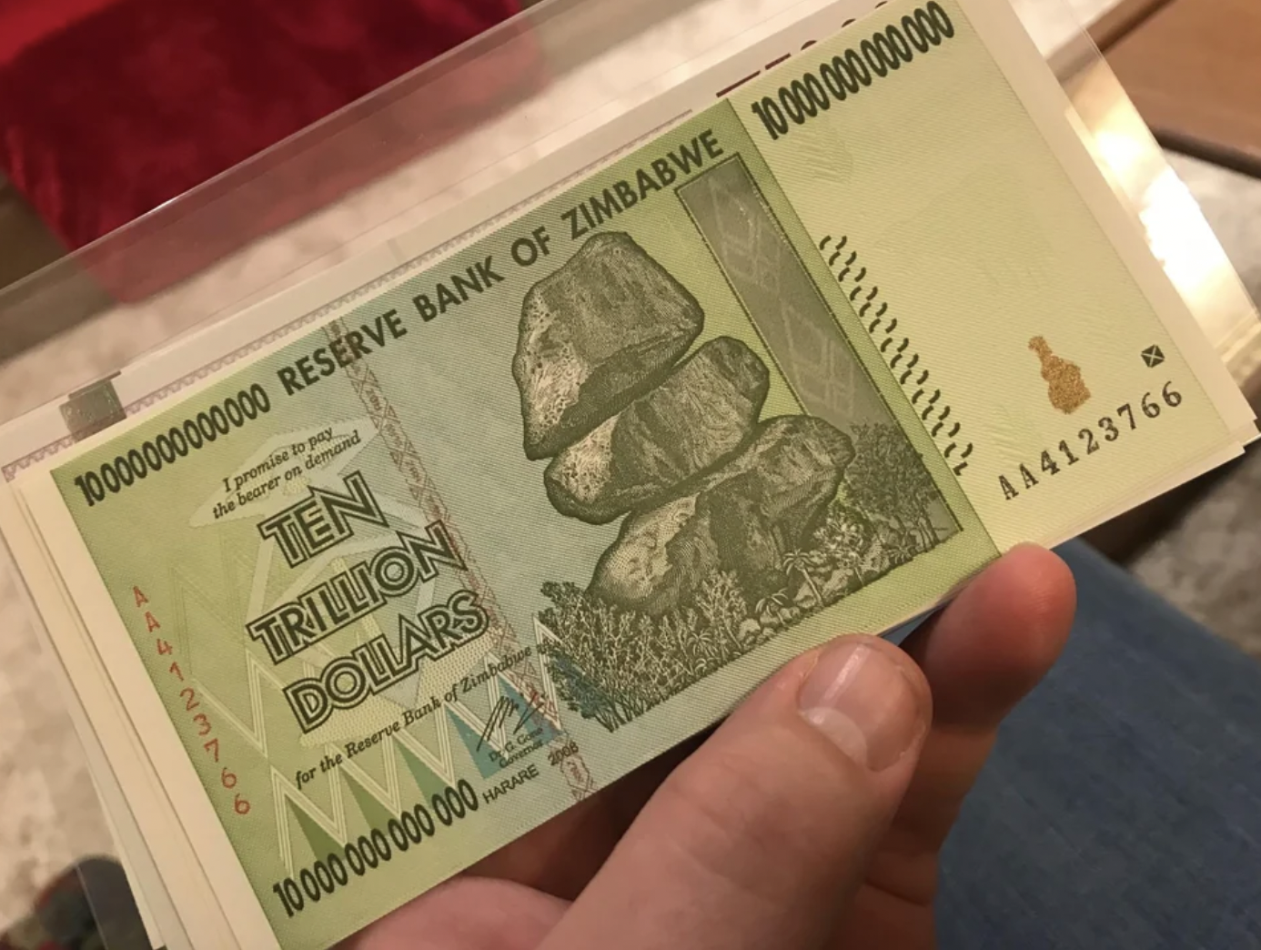 Zimbabwe - AA4123766 10000000000000 Reserve Bank Of Zimbabwe 10000000000000 I promise to pay the bearer on demand Ten Trillion Dollars for the Reserve Bank of Zimbabio wwwwwwwwwww 10 000 000 000 000. Harare 20 AA4123766