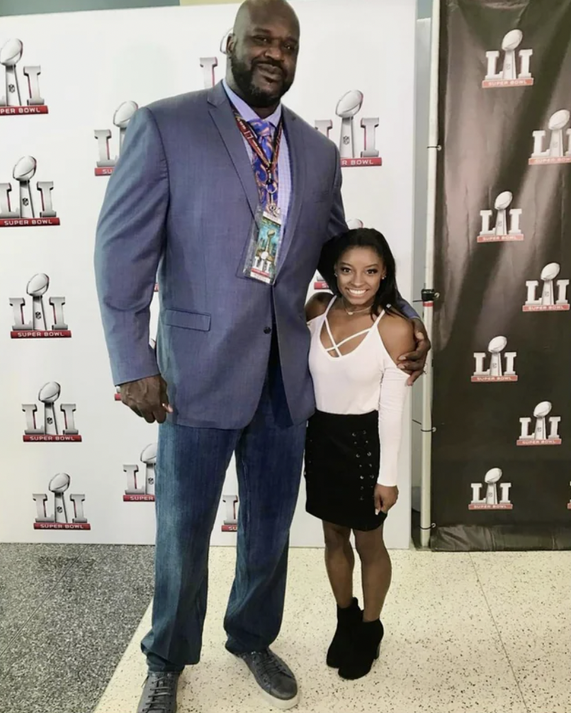 shaq next to simone biles - Li Li Li