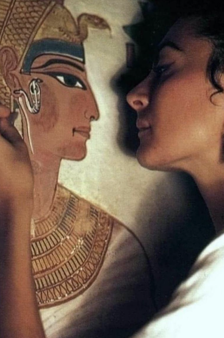 Conservator Lorenza D’Alessandro at work in the tomb of Nefertari, 1988.