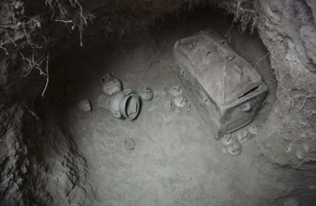 tomb greek ancient