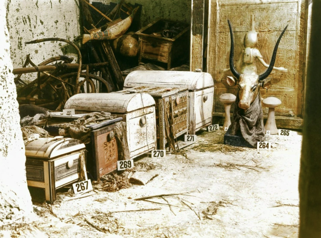 colourized picture of tutankhamun's tomb - 269 267 270 271 264 265